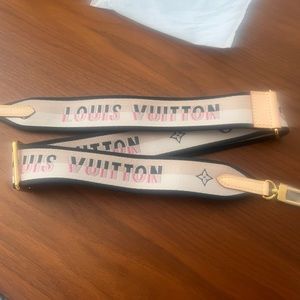 LOUIS VUITTON CROSSBODY STRAP